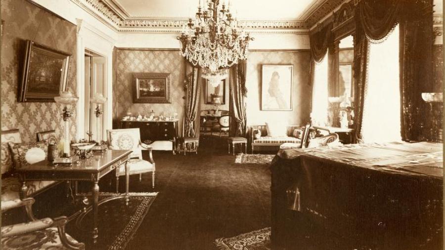 Salongen - Bild tagen 1917. Bilden ur album från Emil Haglunds hem. Källa: Databasen Carlotta, Göteborgs stadsmuseum