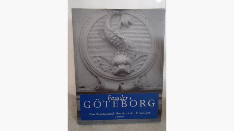 Läs gärna boken Fasader i Göteborg av Hammarskiöld, Linde och Lärn. Boken visar en kulturskatt som Göteborgarna har för sina ögon varje dag, men få ändå har sett. Däribland vår fastighet. 