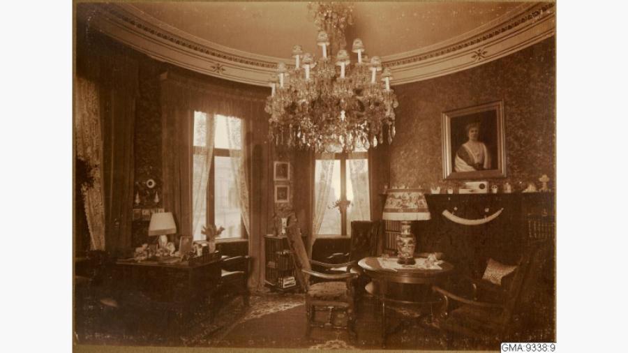 Hörnrummet - Bild tagen 1917. Bilden ur album från Emil Haglunds hem. Källa: Databasen Carlotta, Göteborgs stadsmuseum