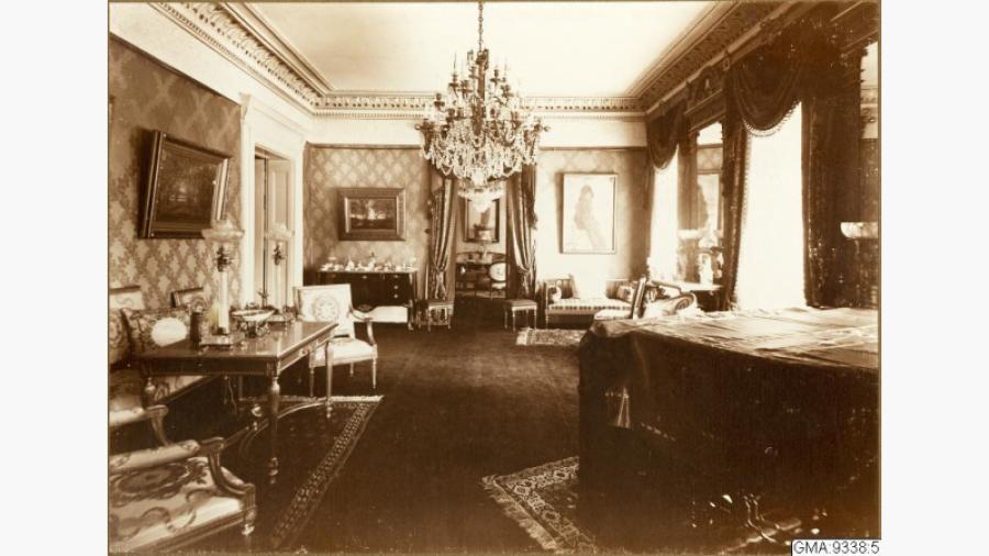 Salongen - Bild tagen 1917. Bilden ur album från Emil Haglunds hem. Källa: Databasen Carlotta, Göteborgs stadsmuseum